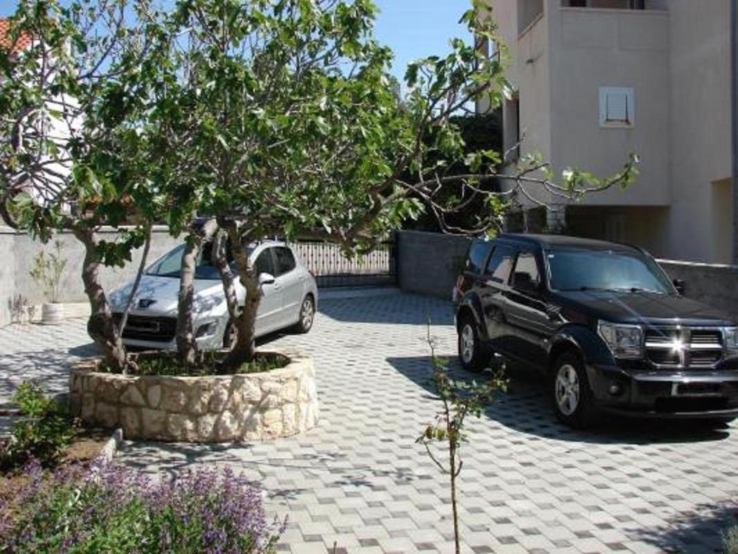 Bruna Apartment Rab Town Bagian luar foto